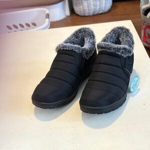 Minnetonka Black Fur-Lined Winter Boots